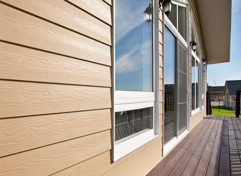 Обшивка фасада сайдингом